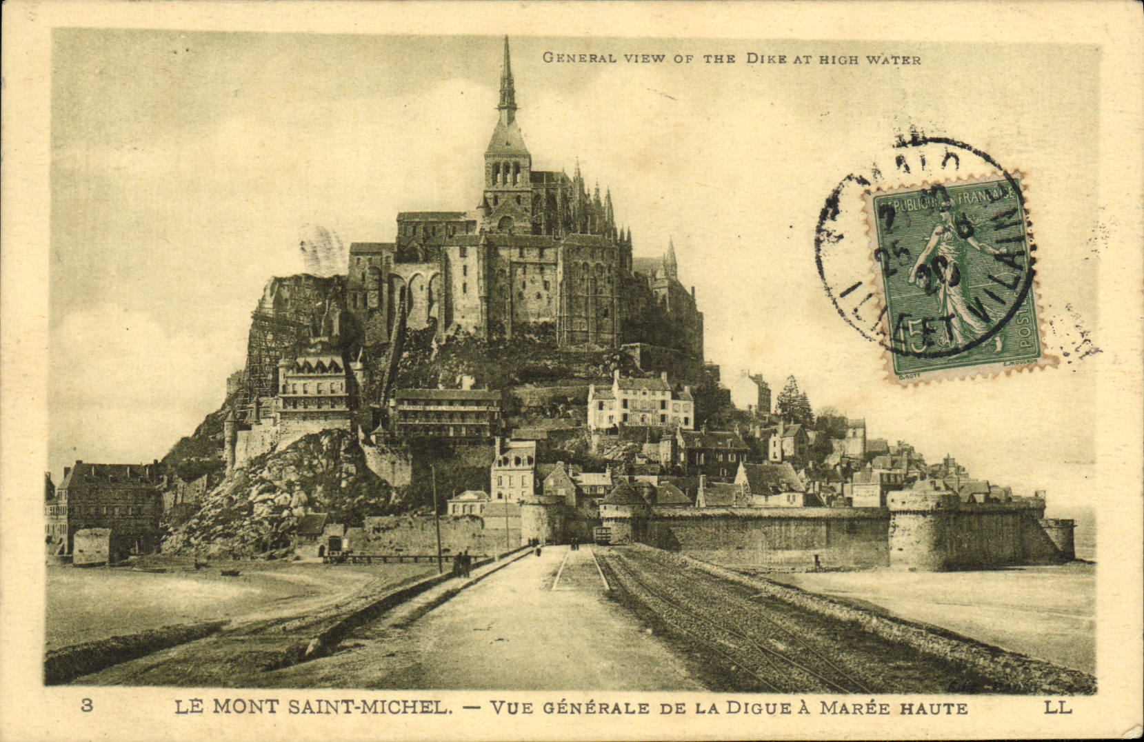 Le Mont Saint-Michel — Vue générale de la digue à marée haute — LL