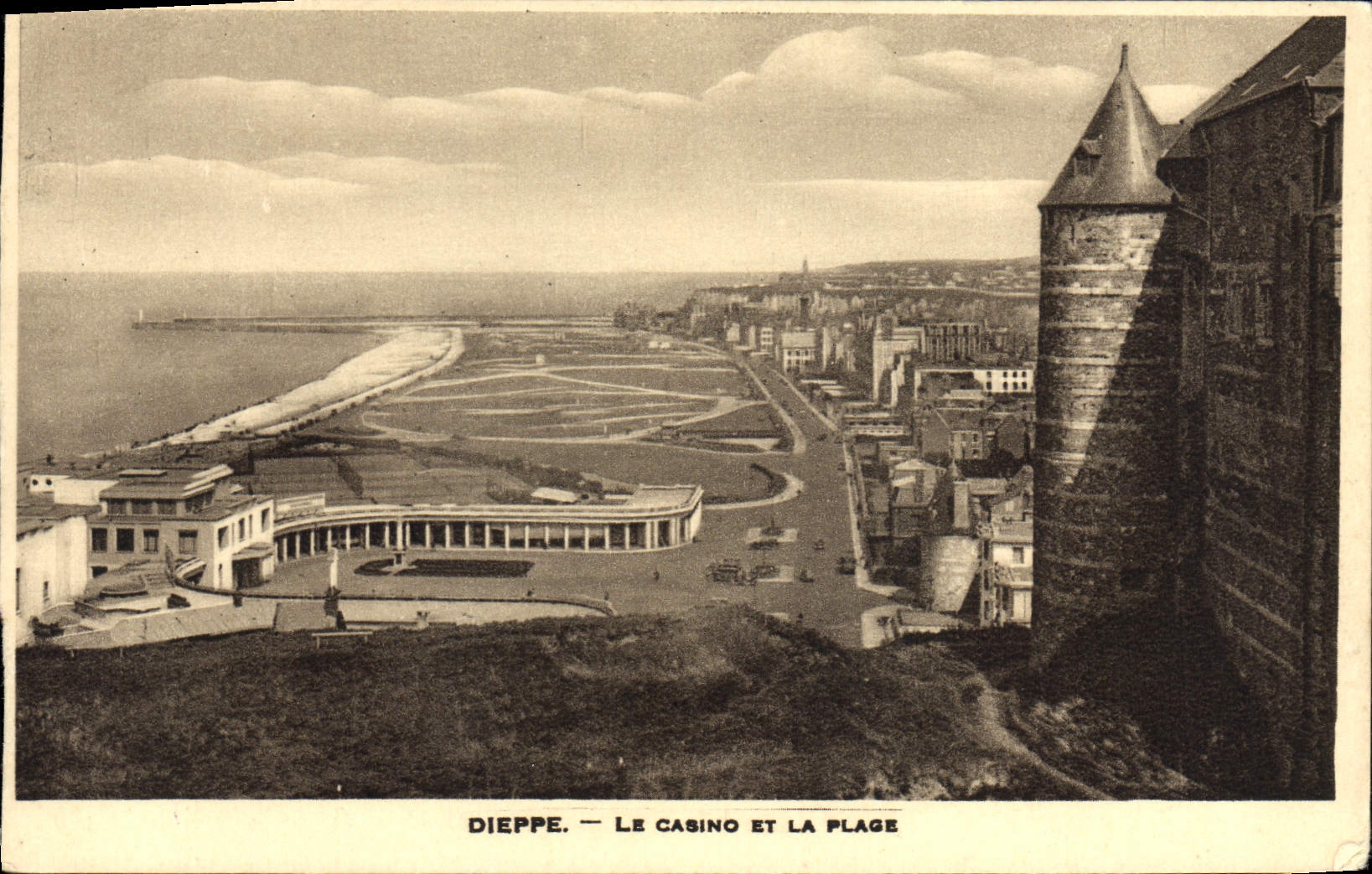 CPA Dieppe Le Casino Et La Plage