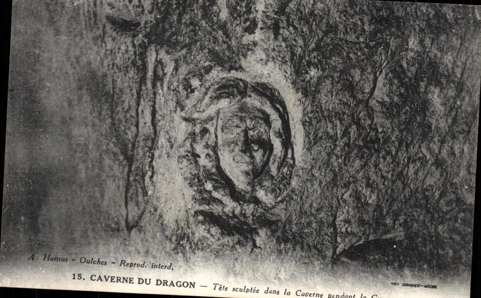 CPA Caverne Du Dragon Tete Sculptee dans la caverne pendant la guerre
