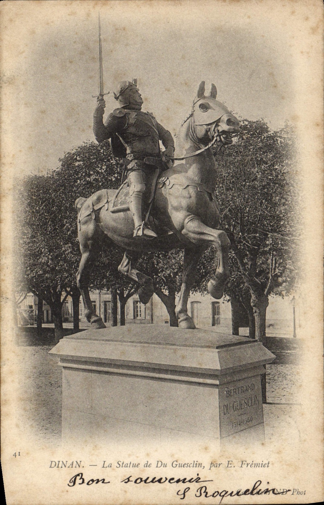 Dinan — Die Statue von Du Guesclin, von E. Frémiet — Bertrand Du Guesclin — Phot. Broqueclin