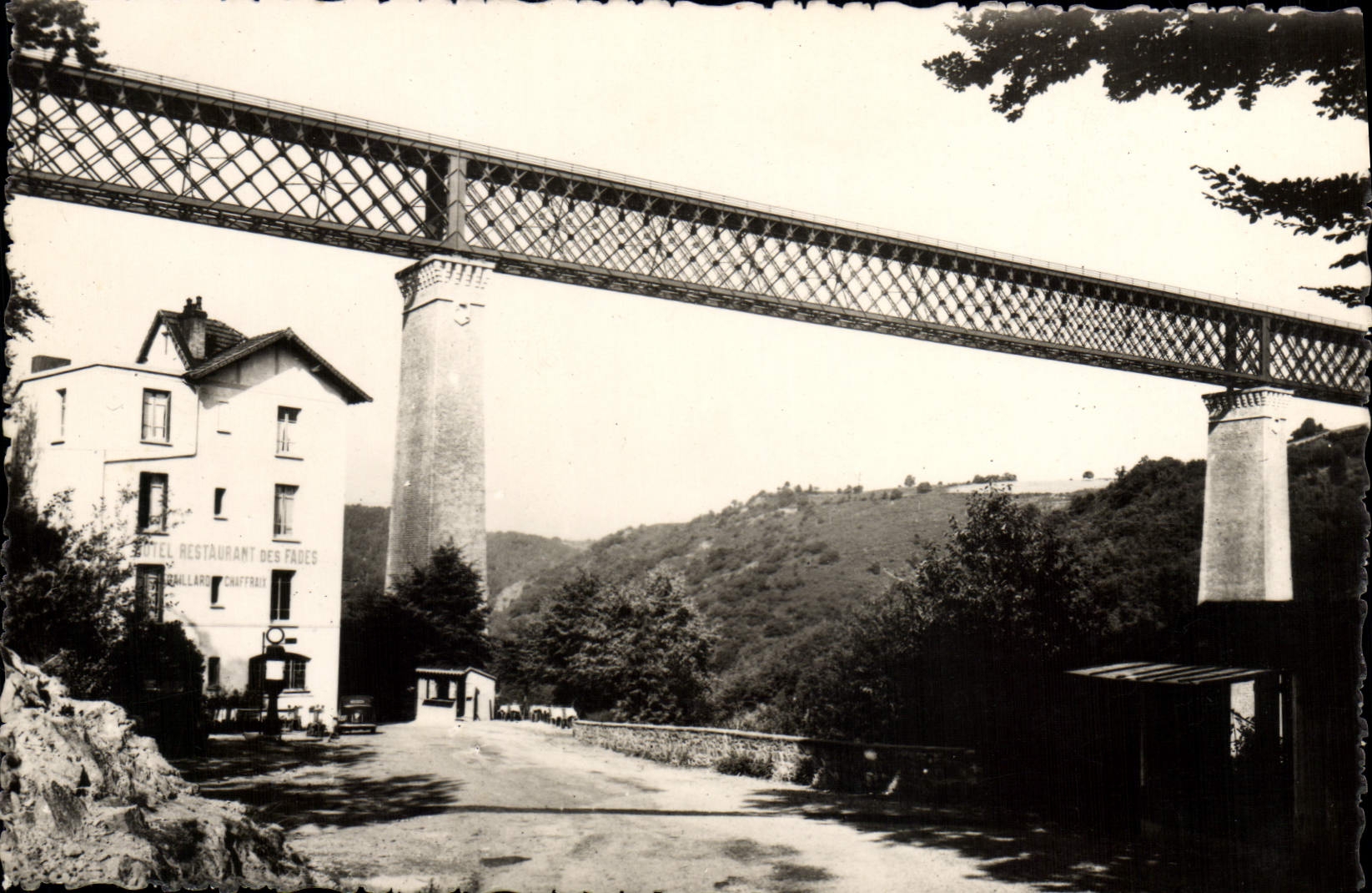 CPM Le Viaduc Des Fades Hotel Restaurant des Fades Gaillard Chaffraix 