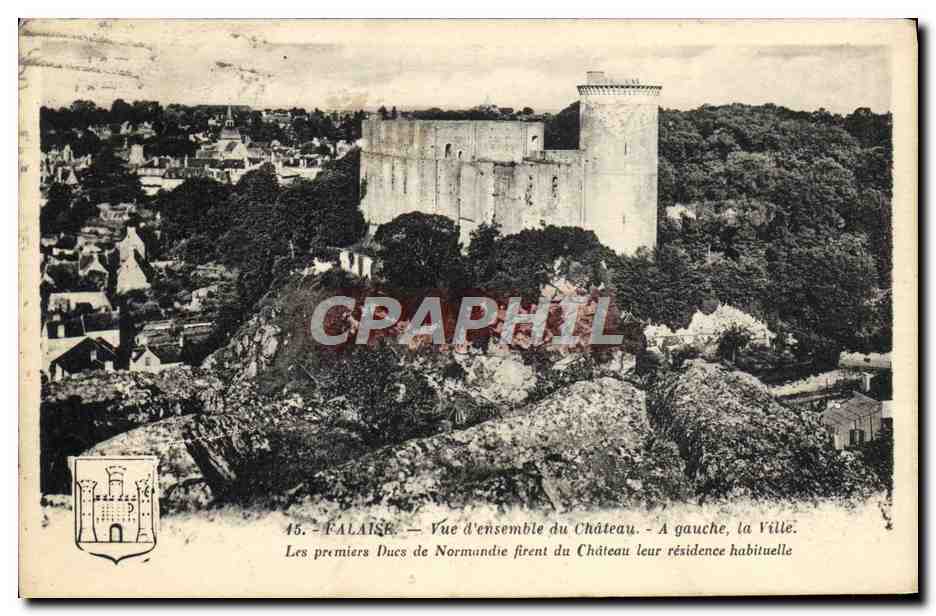 Palaise — Vue d'ensemble du Château. À gauche, la Ville. Les premiers Ducs de Normandie firent du Château leur résidence habituelle