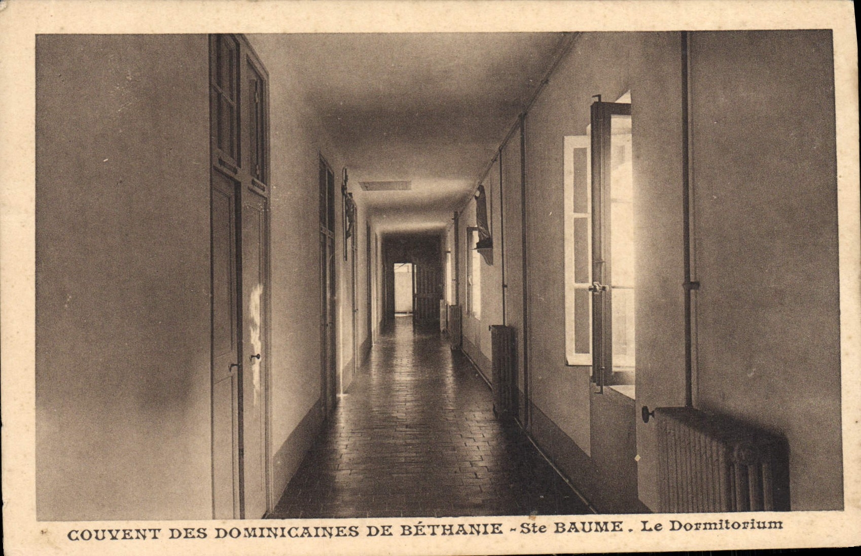 CPA Couvent Des Dominicaines De Bethanie Ste Baume Le Dormitorium