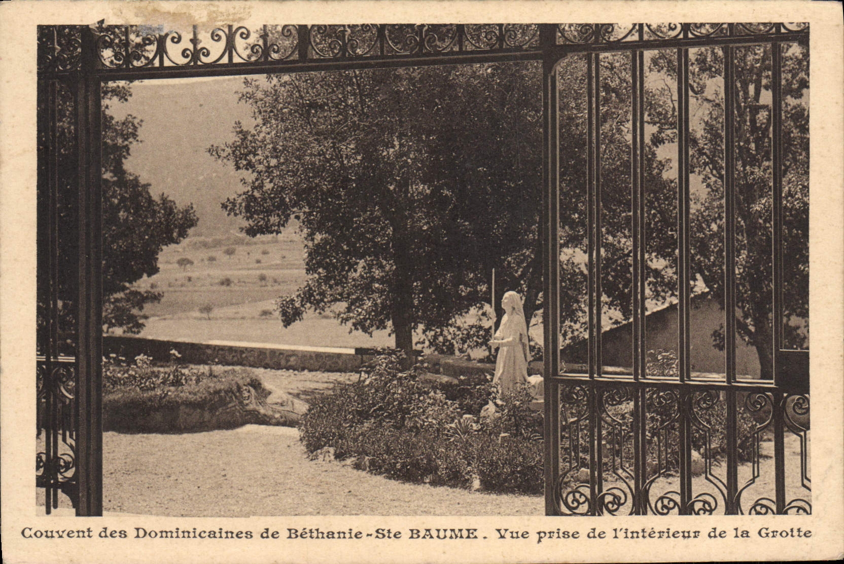 CPA Couvent Des Dominicaines De Bethanie Ste Baume Vue prise de l'interieure de la grotte 