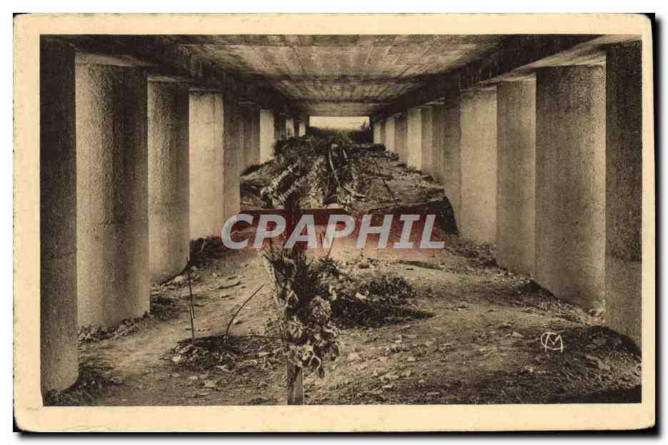 Monument de la Tranchée des Baionnettes — Vue intérieure — Ossuaire de Douaumont