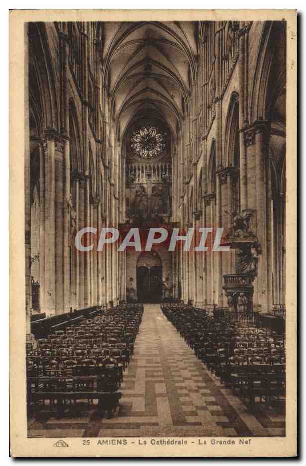 CPA Amiens La Cathedrale La Grande nef Flamme Amiens Sa Confection