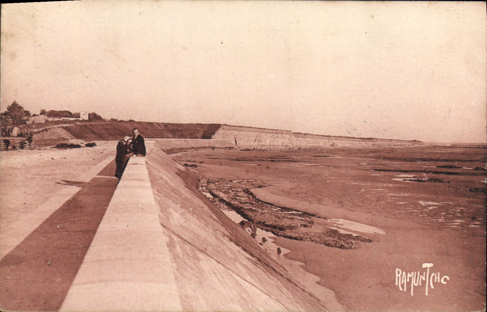 CPA Chatelaillon Nouvelle Digue De Defense De La Falaise Des Boucholeurs