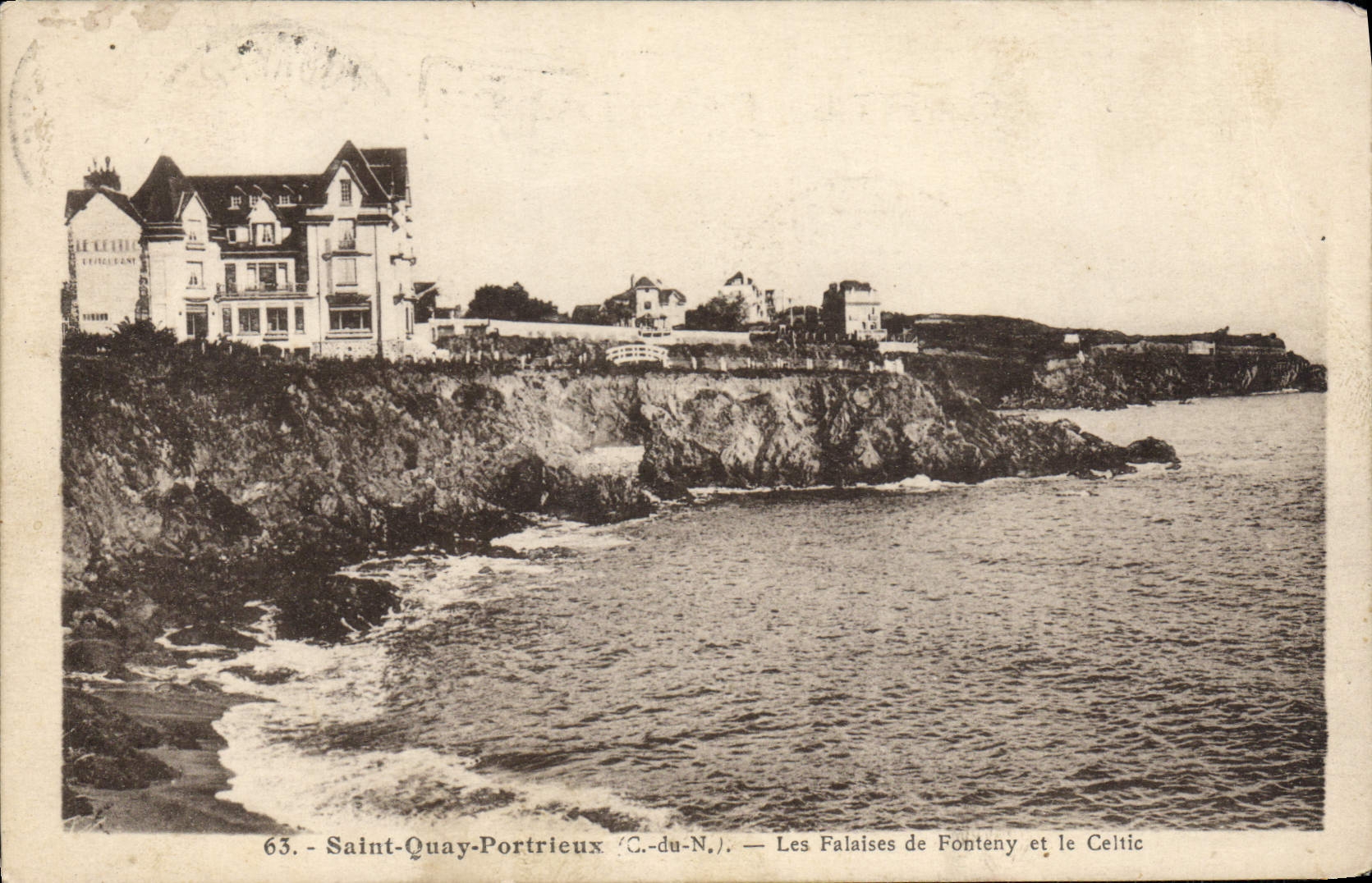 Saint-Quay-Portrieux (C.-du-N.) — Les Falaises de Fonteny et le Celtic