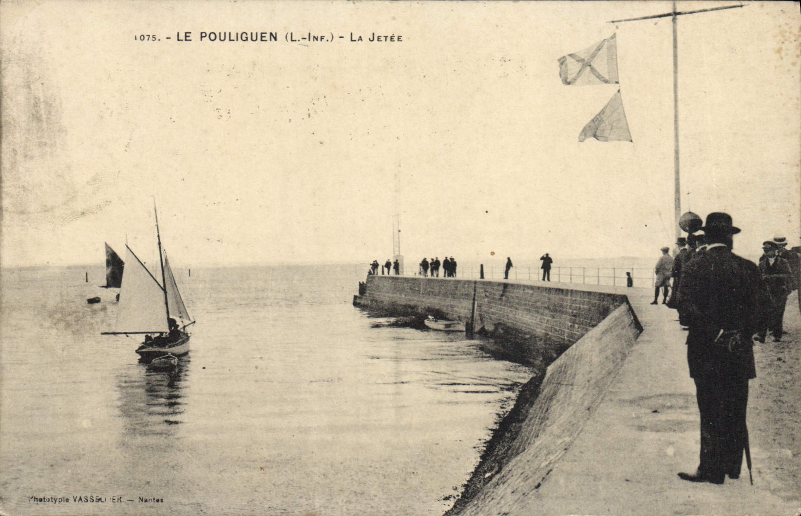 CPA Le Pouliguen La Jetee Bateau