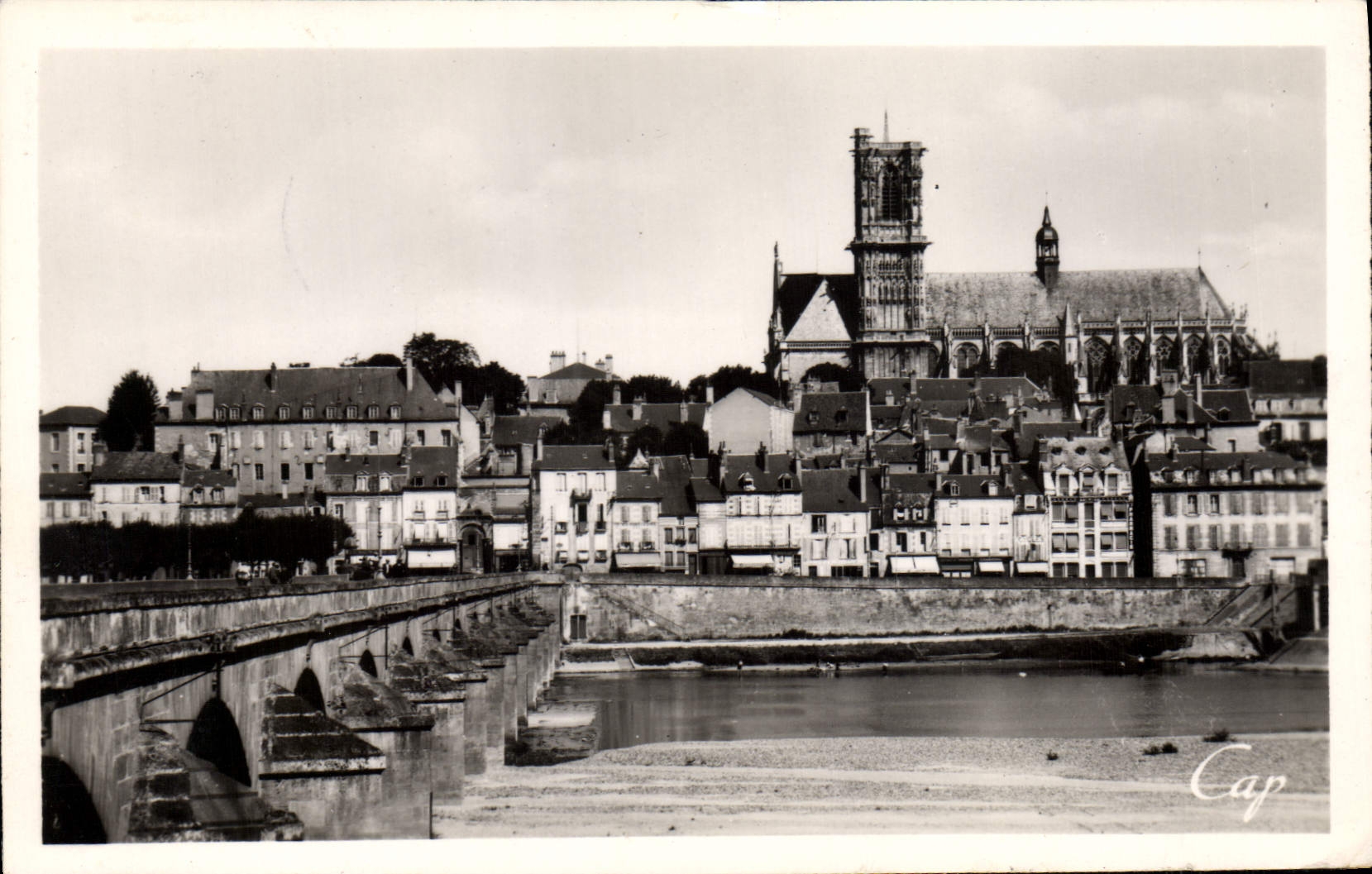 CPM Nevers Vue Generale Flamme Vichy Reine des Villes