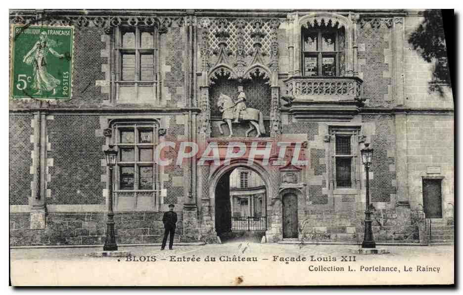 CPA Blois Entree Du Chateau Facade Louis XII