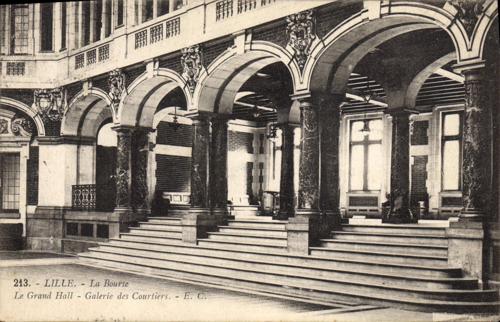 CPA Lille La Bourse Le Grand Hall galerie Des Courtiers