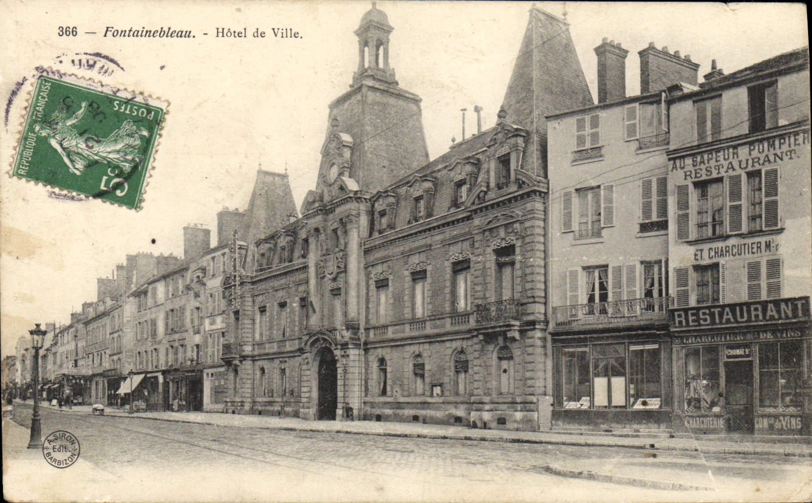 Fontainebleau - Hôtel de Ville. — Uitgever A. Siron, n° 366.