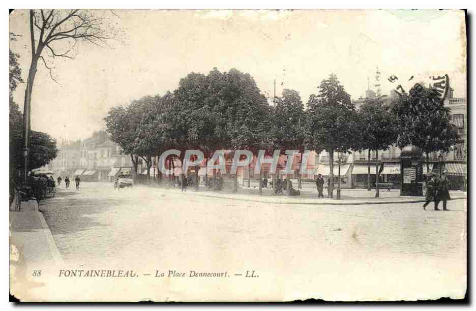 CPA Fontainebleau La Place Dennecourt
