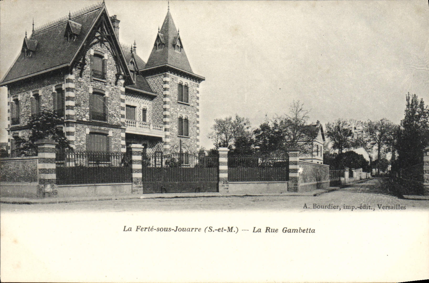 La Ferté-sous-Jouarre (S.-et-M.) — La Rue Gambetta — A. Bourdier, imp.-édit., Versailles