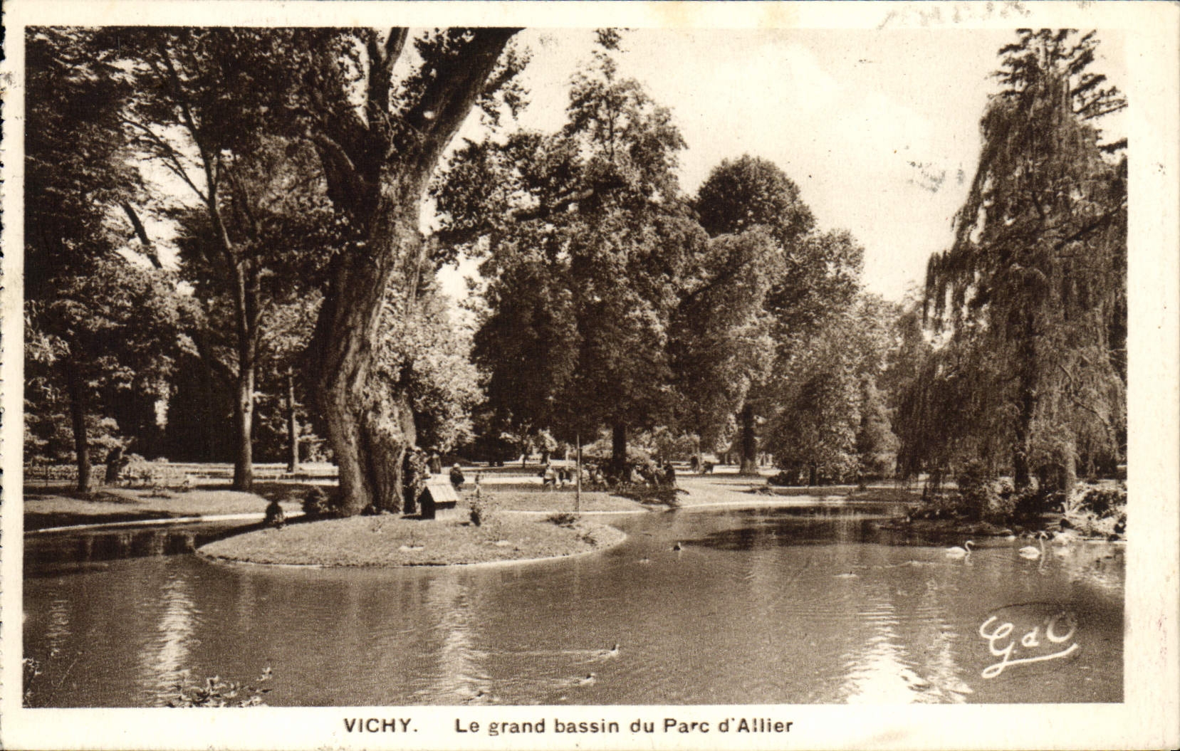 CPA Vichy Le Grand Bassin Du Parc D'Allier