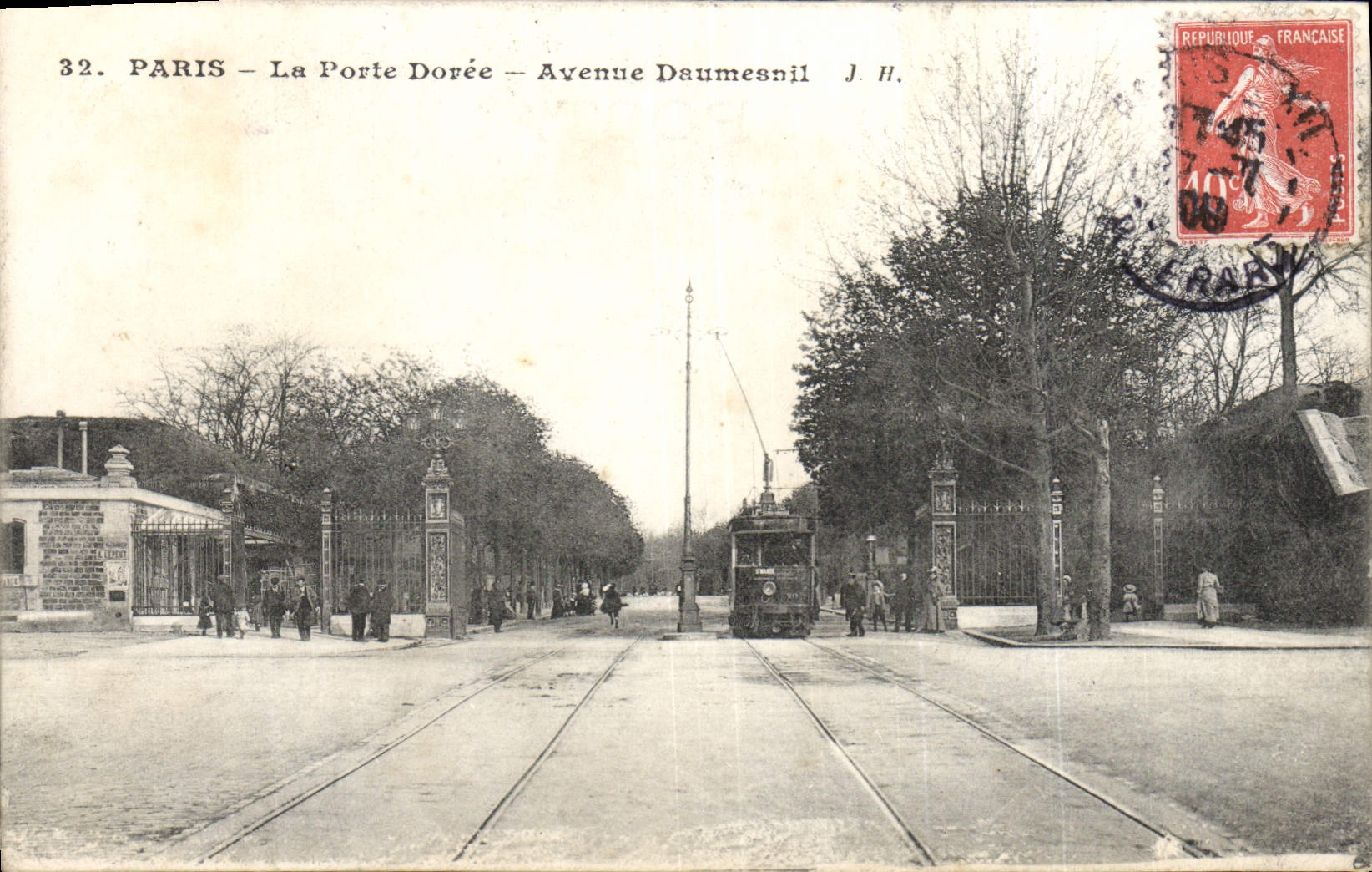 CPA Paris La Porte Doree Avenue Daumesnil Tramway