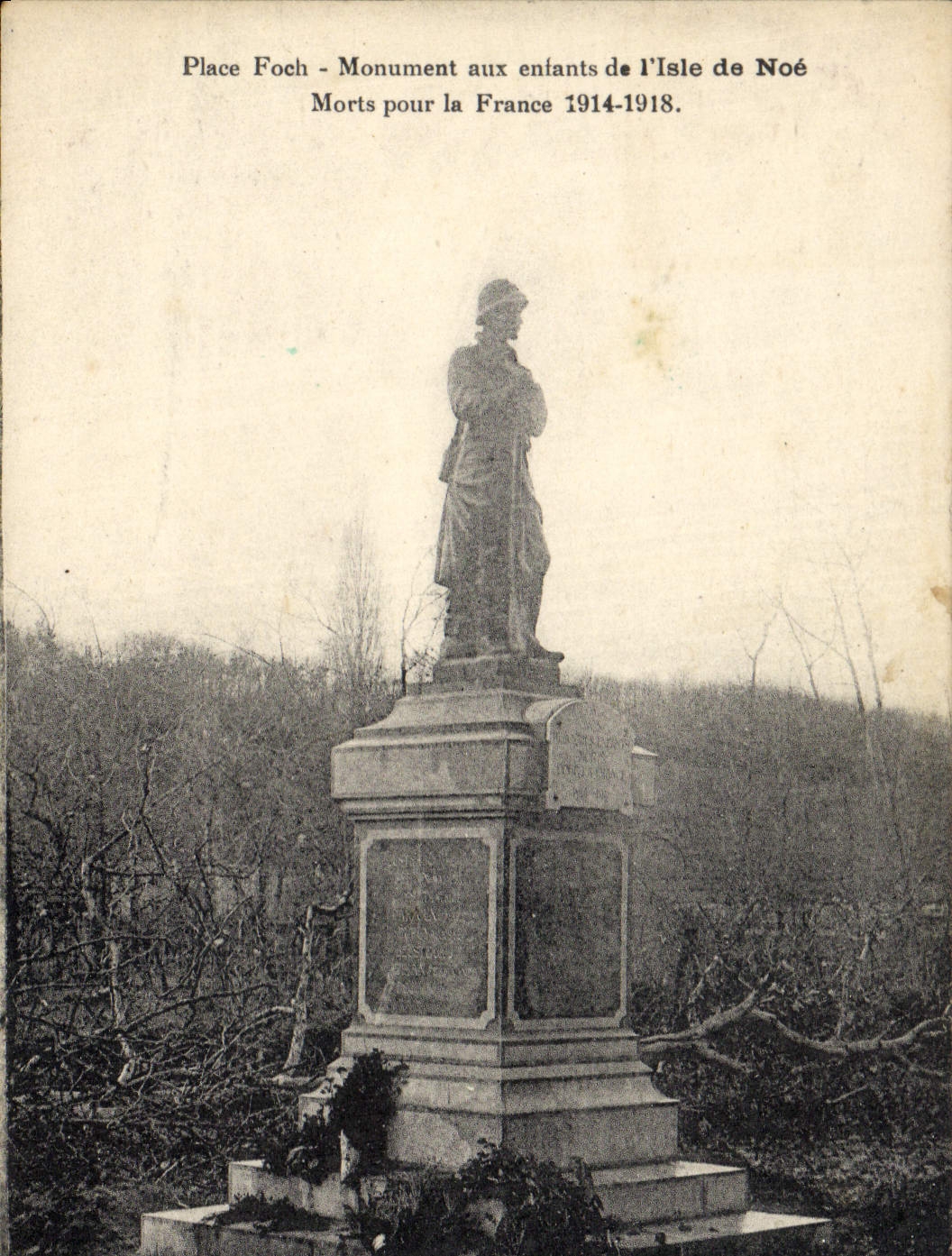 Place Foch - Monument aux enfants de l'Isle de Noé — Morts pour la France 1914-1918.