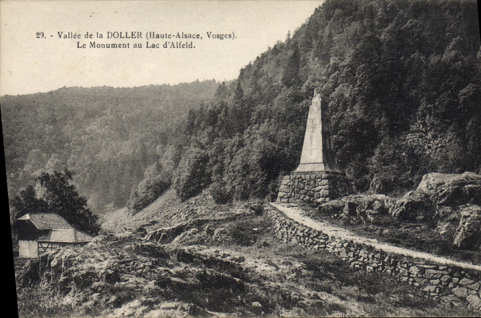 CPA Vallee De La Doller Le Monument au lac d'Alfeld