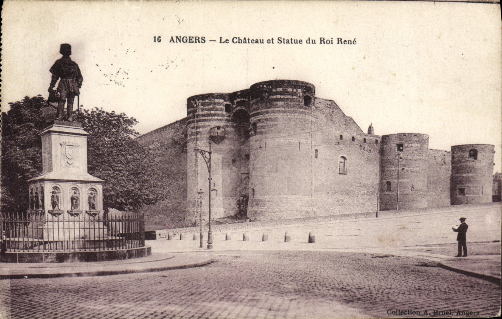 CPA Angers Le Chateau Et Statue Du Roi Rene