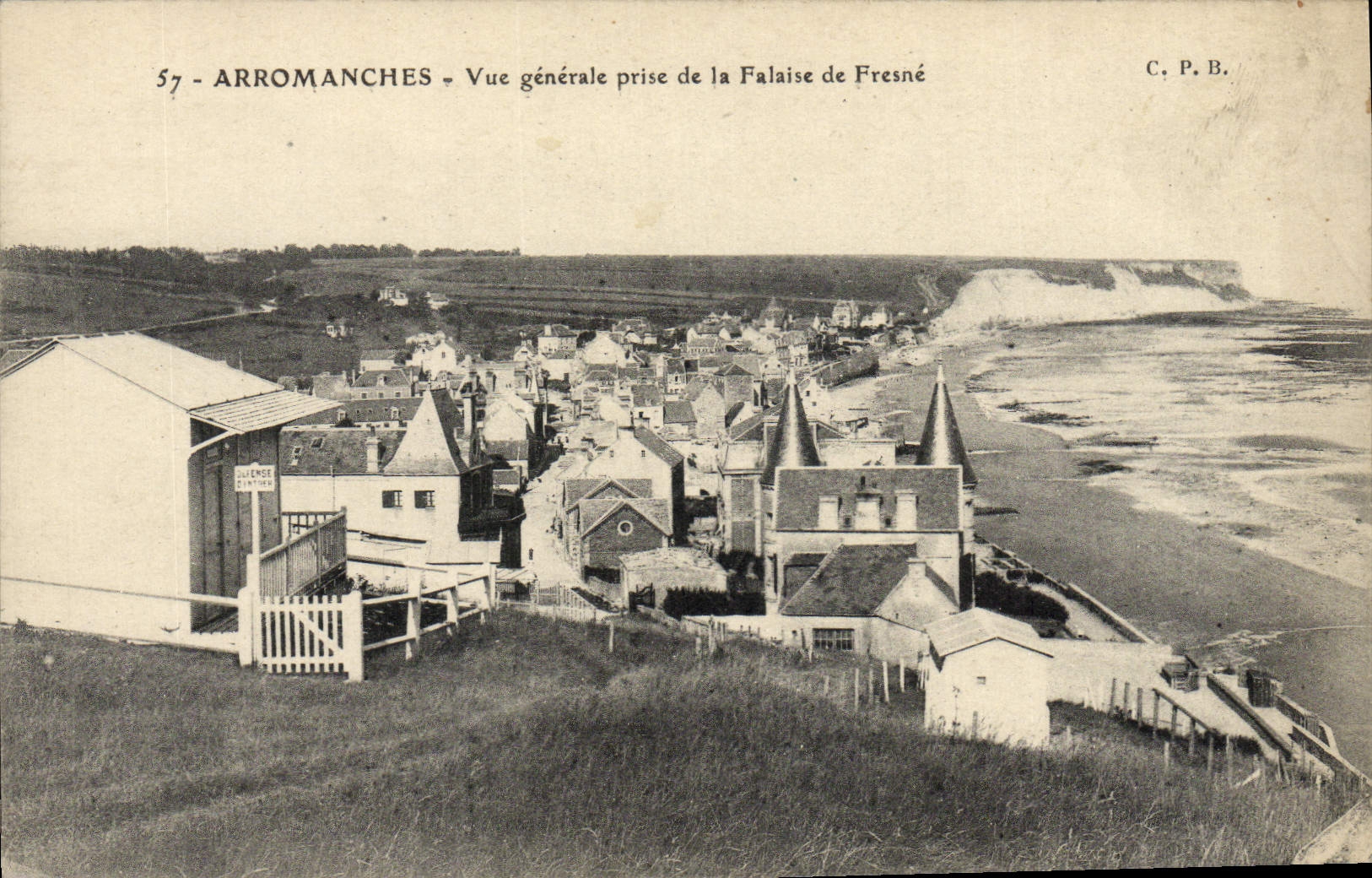 Arromanches — Vue générale prise de la falaise de Fresné — C.P.B.