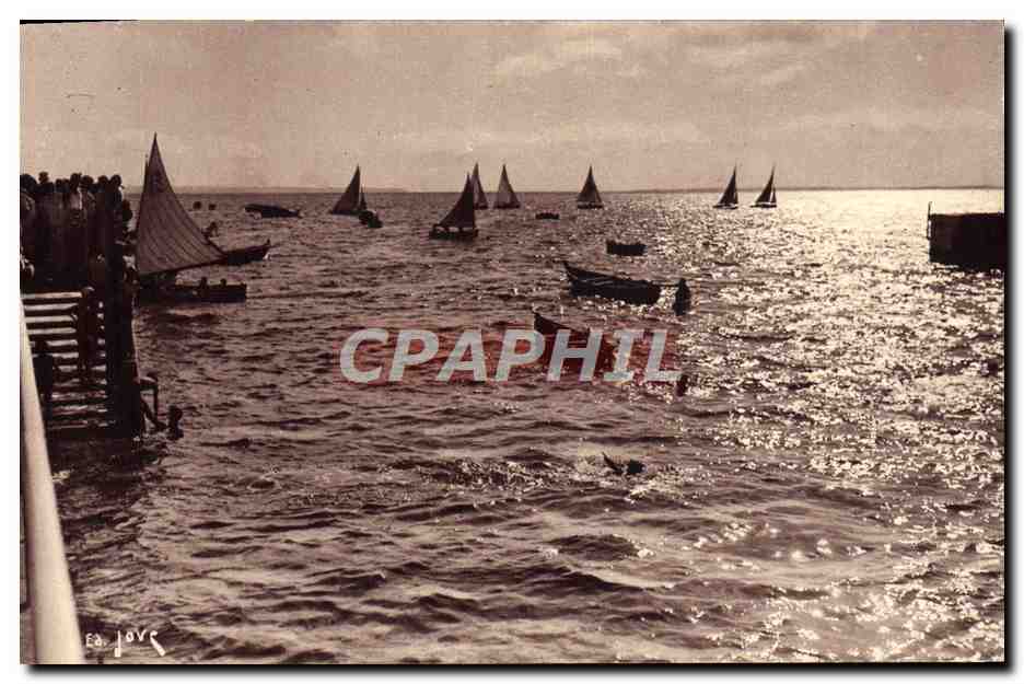 Andernos-les-Bains — Bassin d'Arcachon — Rentrée des Régates contre-jour — Éditions Jové, Pau (B.P.)