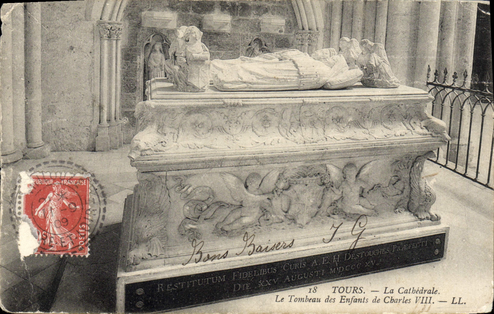 CPA Tours La Cathedrale Le Tombeau Des Enfants De Charles VIII