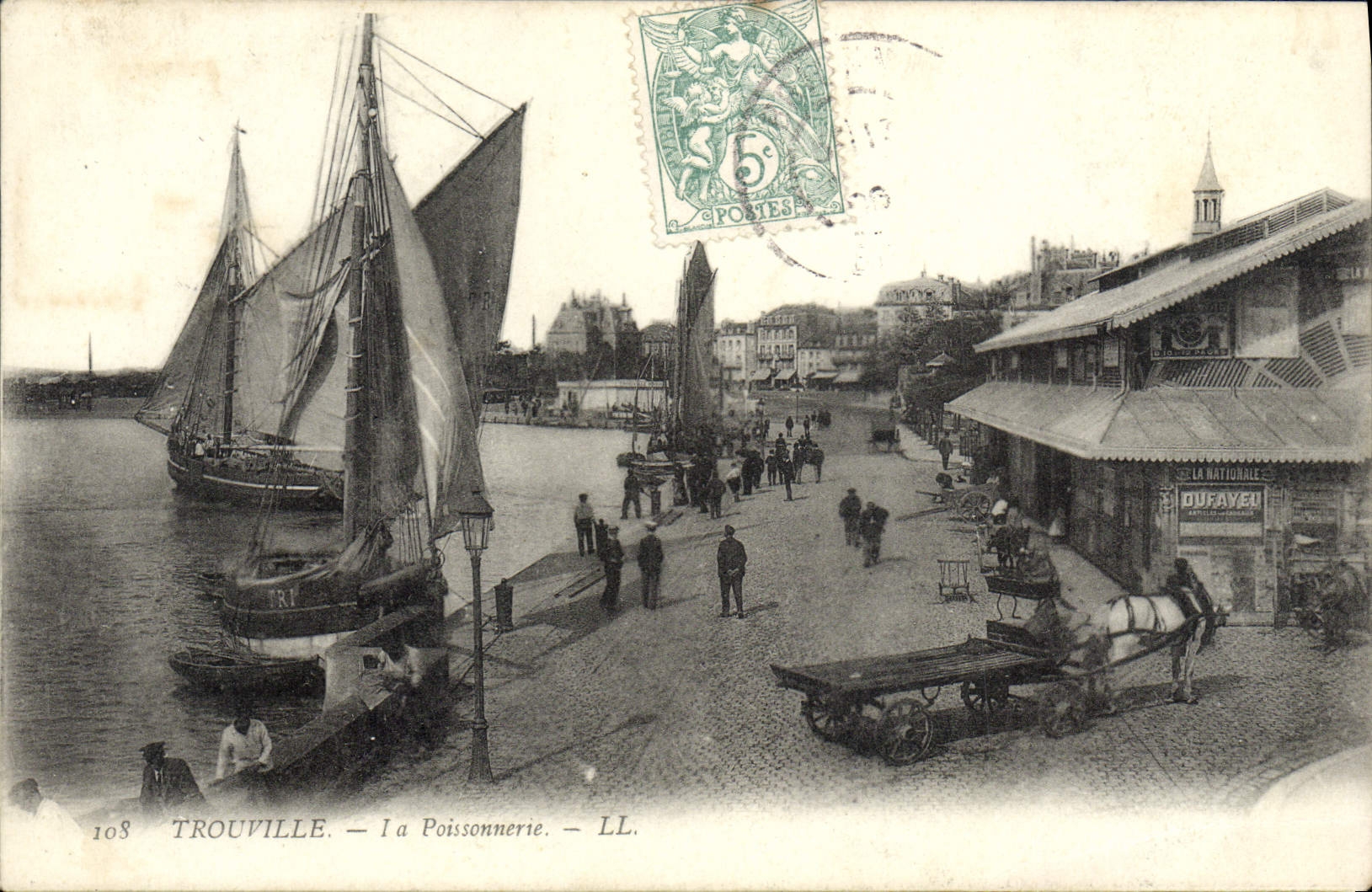 CPA Trouville La Poissonnerie Bateau Cheval