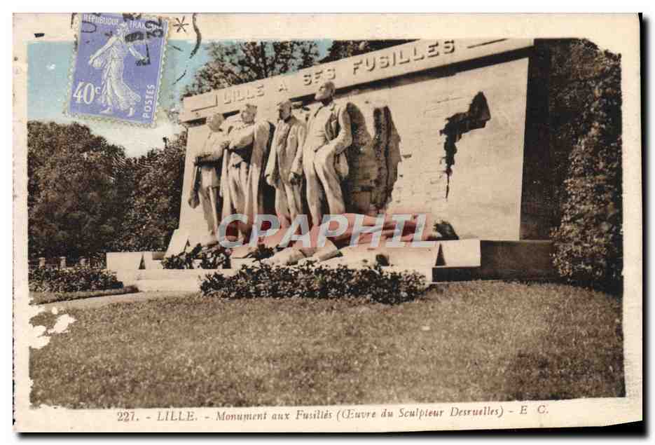 CPA Lille Monument Aux Fusilles Militaria