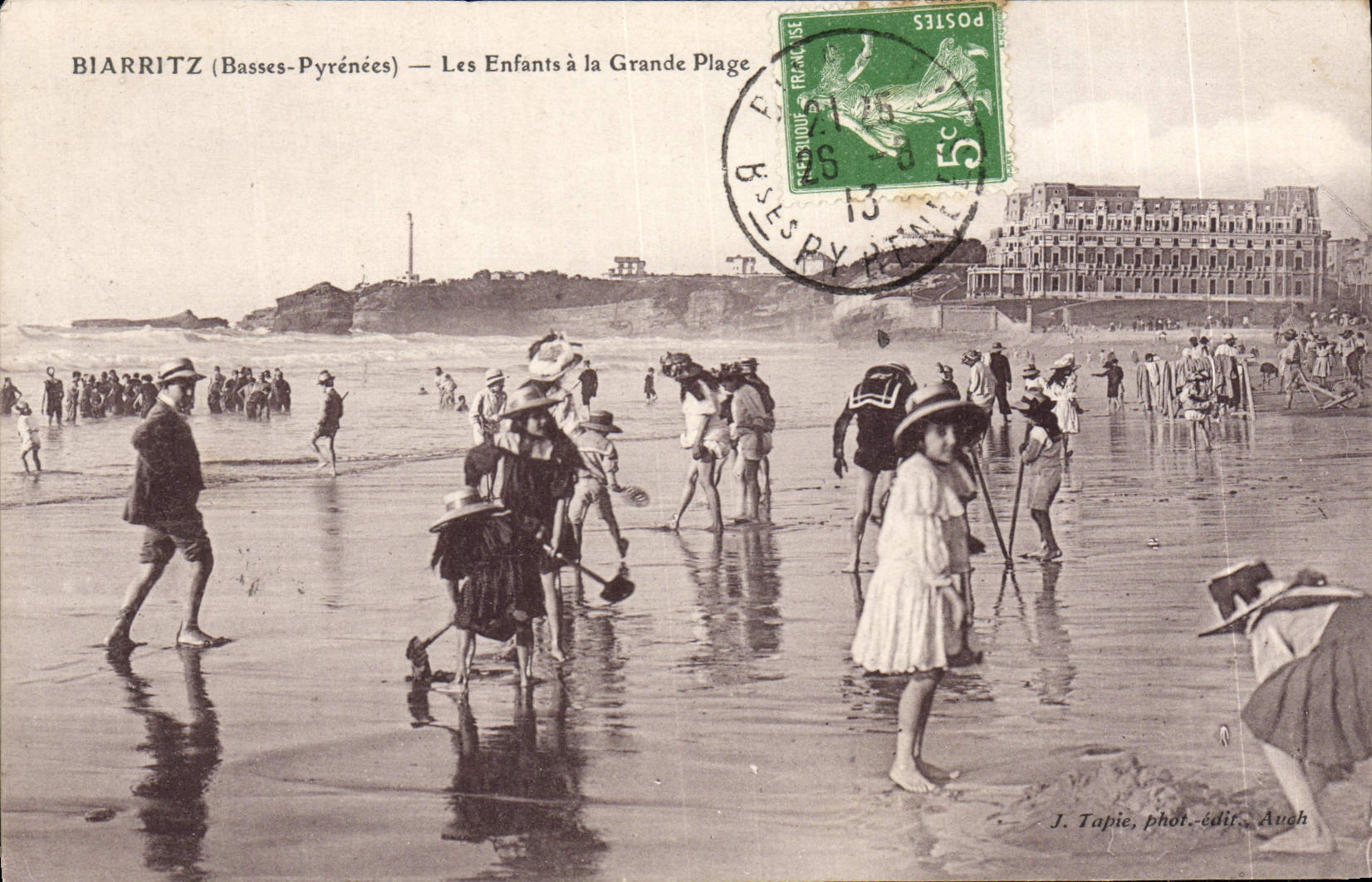 CPA Biarriz Les Enfants a la Grande Plage