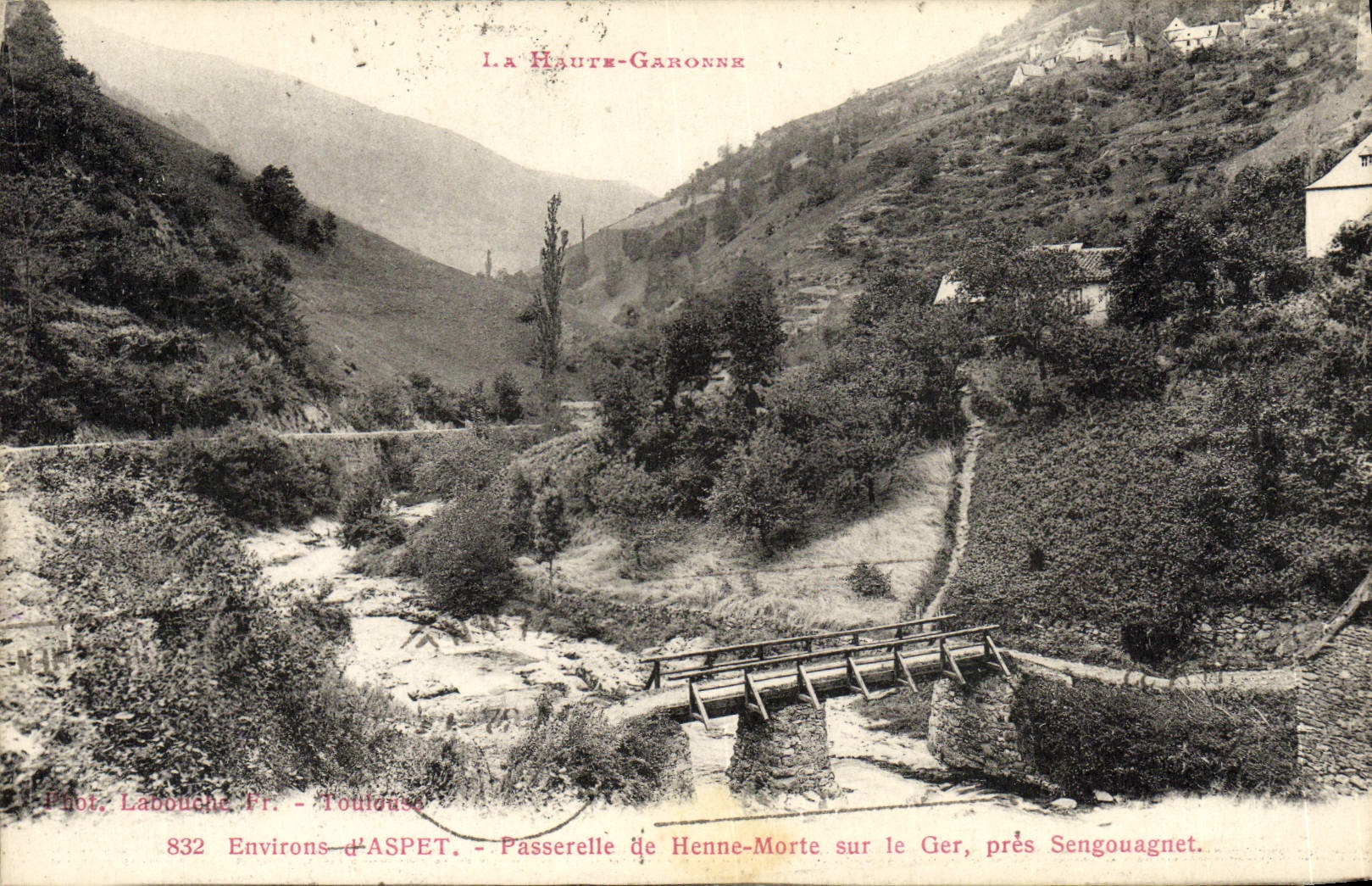 CPA Environs d'Aspet Passerelle de Henne Morte sur le Ger pres Sengouagnet 