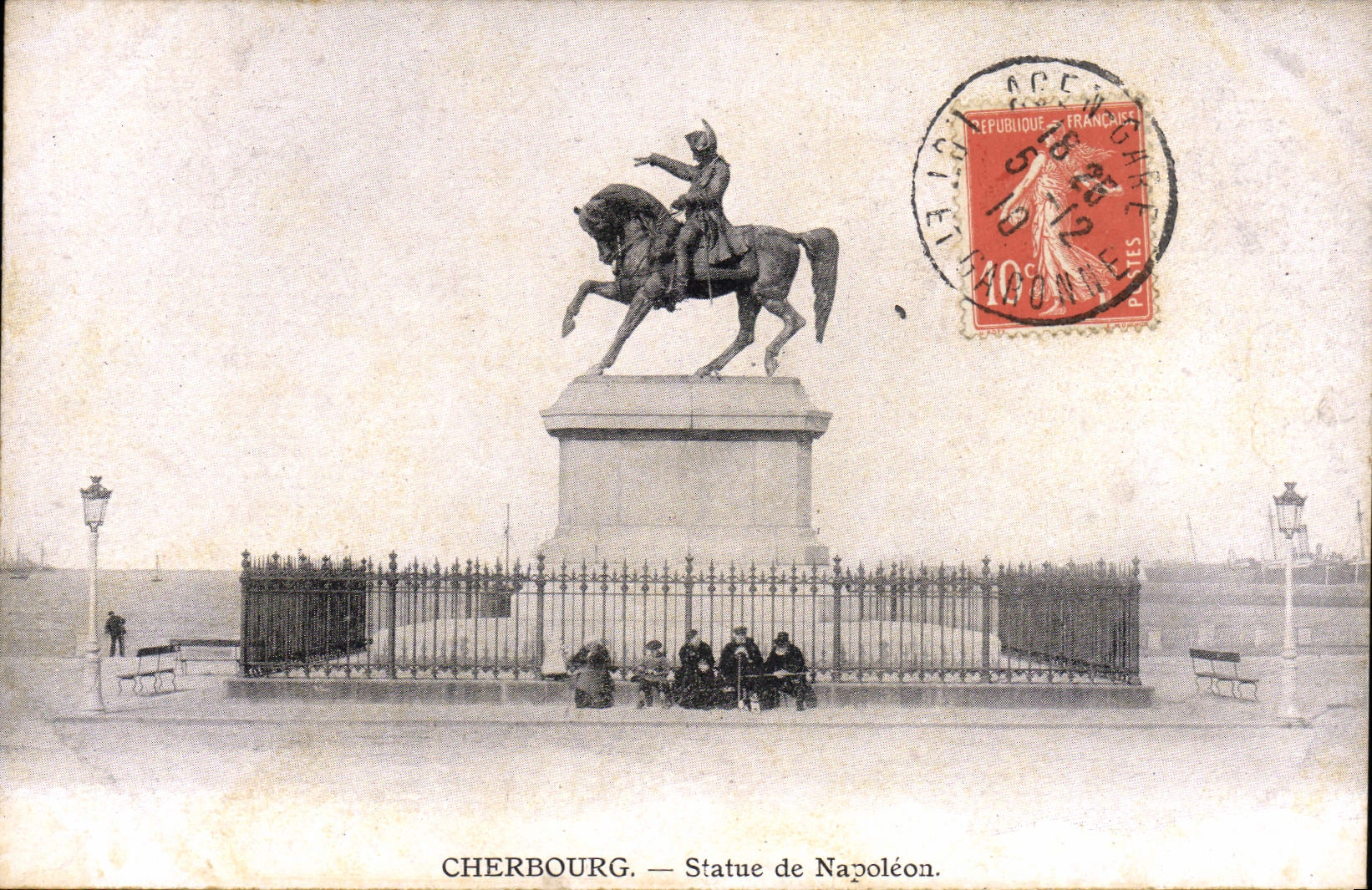 CPA Cherbourg Statue de Napoleon 1er