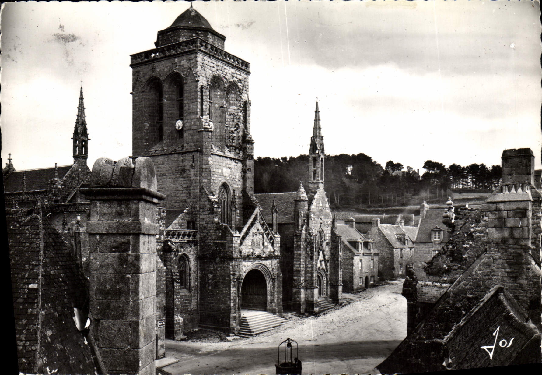 Die Kirche des 15. Jahrhunderts in Locronan — Finistère — Éditions d'Art Jos