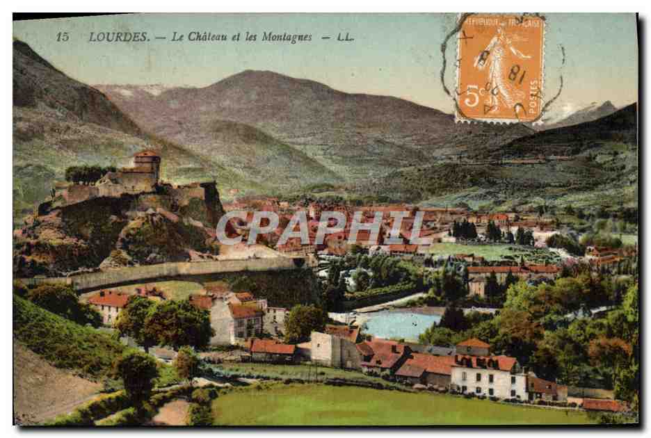 CPA Lourdes Le Chateau et les Montagnes