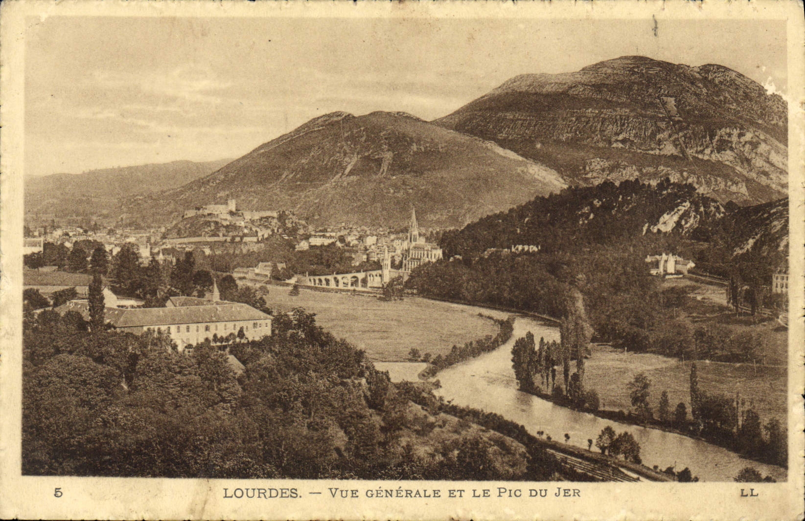 CPA Lourdes Vue Generale Et Le Pic Du Jer