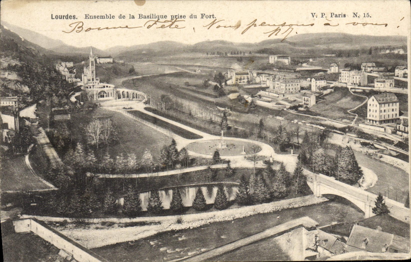 CPA Lourdes Ensemble de la Basilique Prise du Fort