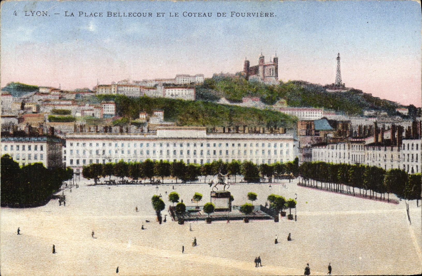 Lyon — La Place Bellecour et le Coteau de Fourvière — éditeur inconnu, n° 4