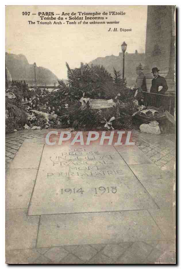 CPA Paris Arc de Triomphe de L'Etoile Tombe du soldat inconnu Militaria