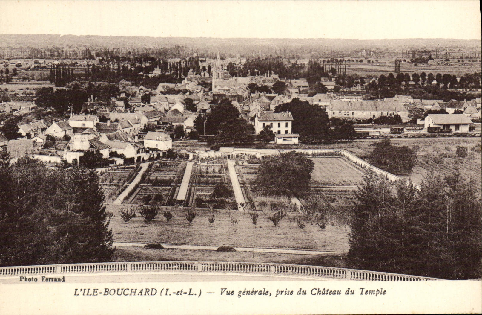 CPA L'Ile Bouchard Vue Generale Prise du Chateau du Temple