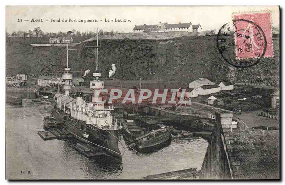 CPA Brest Fond du Port de Guerre Le Bruix Bateau de guerre