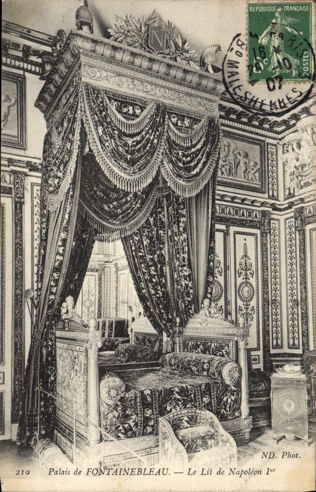 Schloss FONTAINEBLEAU — Das Bett Napoleons I. — ND. Foto — Nr. 210