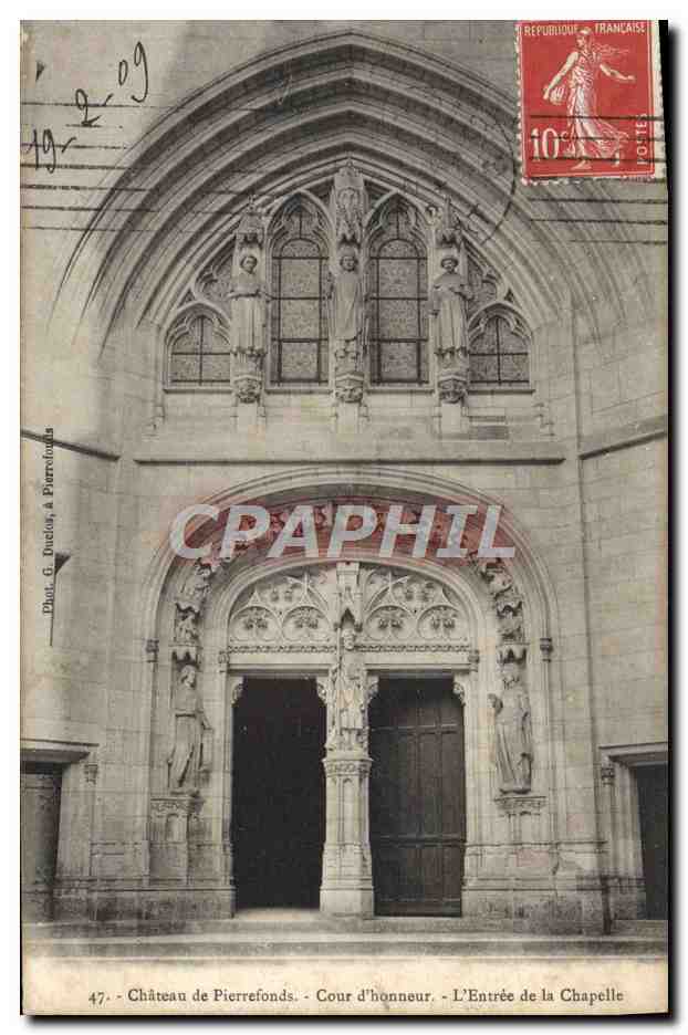 CPA Pierrefonds Chateau Cour d'honneur L'entree de la chapelle