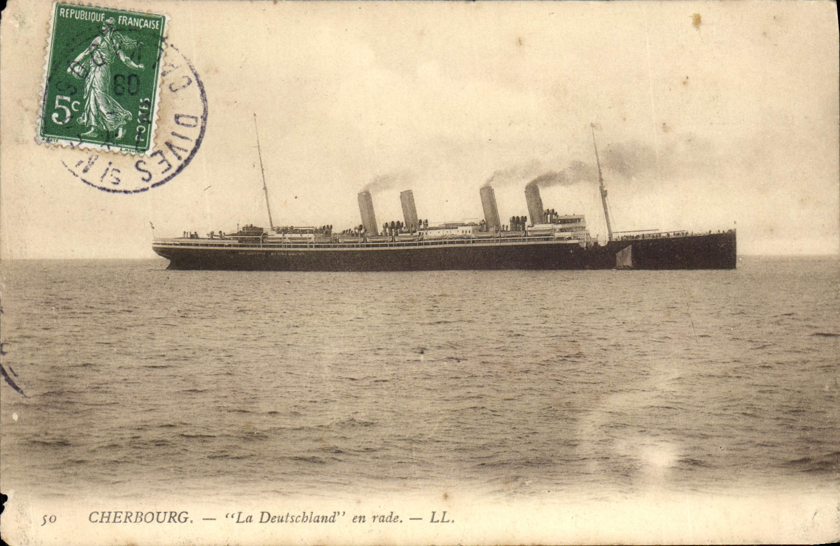 CPA Cherbourg La Deutschland en rade Bateau