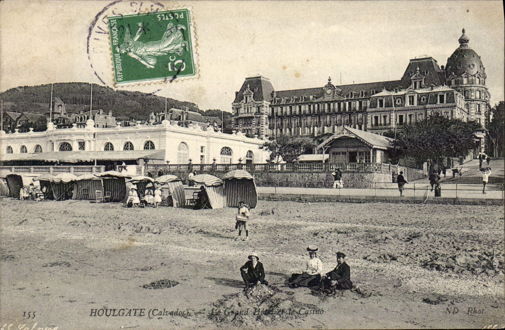 Houlgate (Calvados) — Le Grand Hôtel et le Casino — ND Phot.