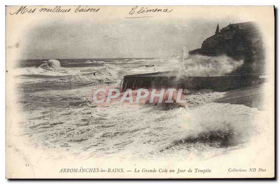 CPA Arromanches les Bains La Grande Cale un jour de Tempete
