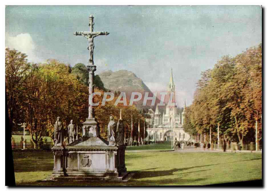 CPM Lourdes Notre Dame Calvaire breton et esplanade