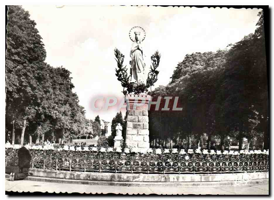 CPM Lourdes La Basilique et la Grotte
