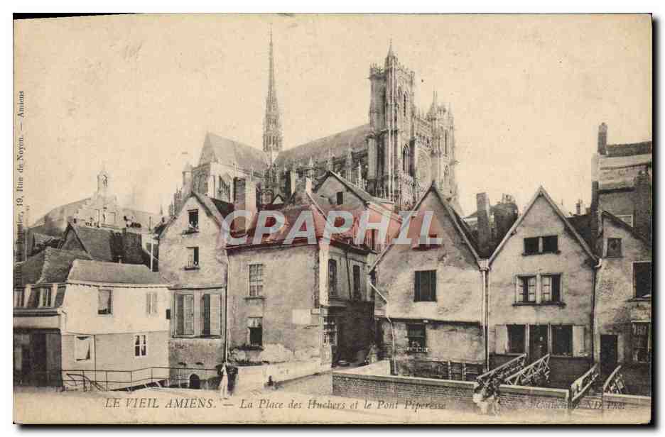 CPA Le Vieil Amines La Place des Huchers et le pont Piperesse 
