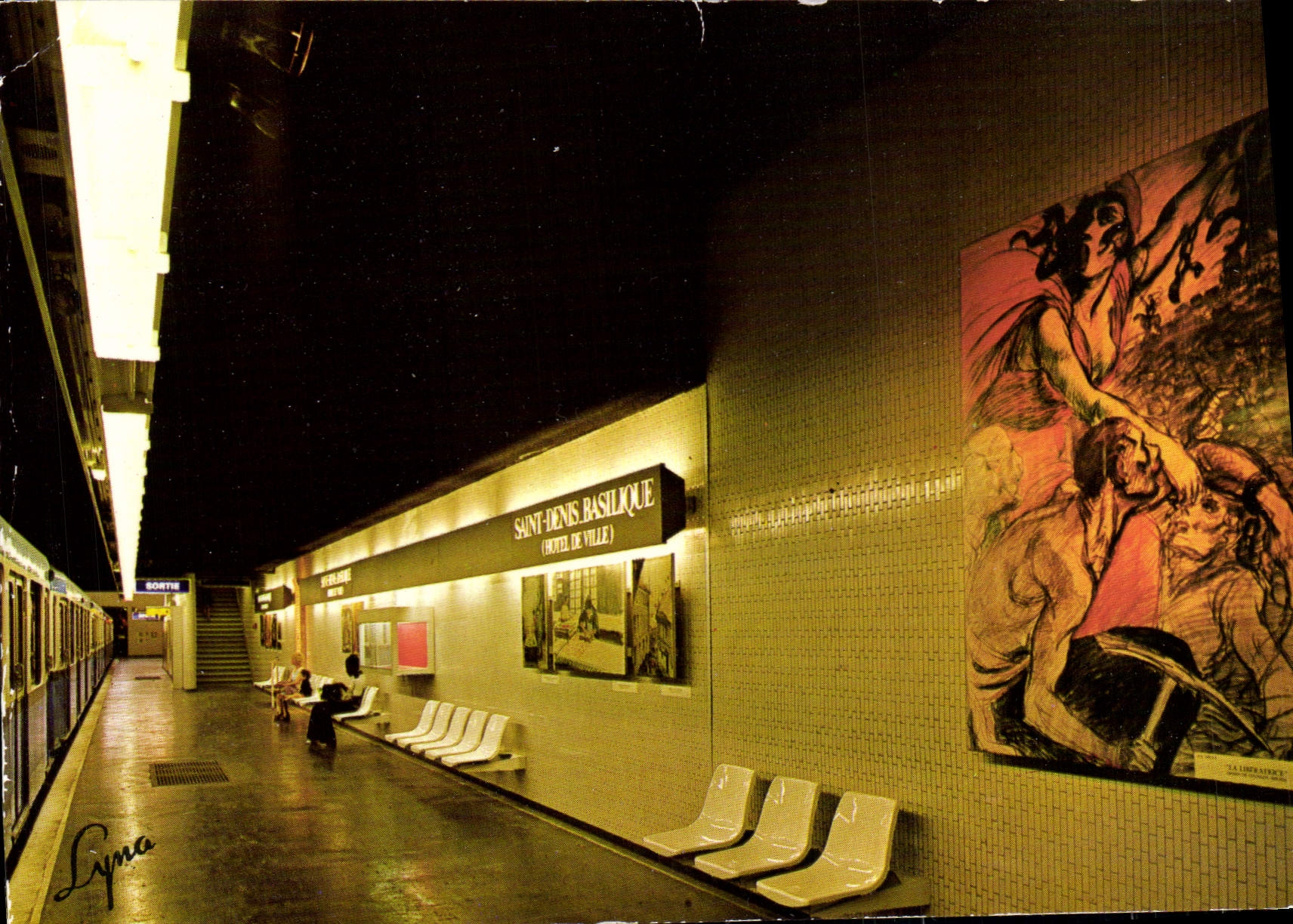 CPM Paris Le Metro La station moderne Saint Denis Basilique Hotel de ville ligne 13