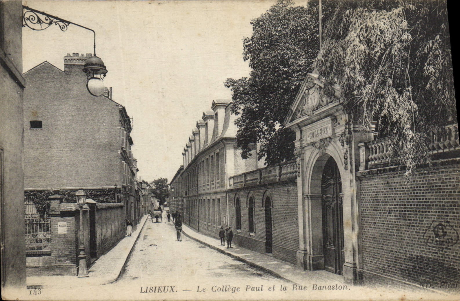 Lisieux — Le Collège Paul et la Rue Banaston — ND. Phot. n°1743